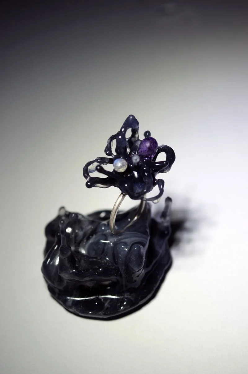 Travelling and Settling ring with stand - Shan Shan Mok