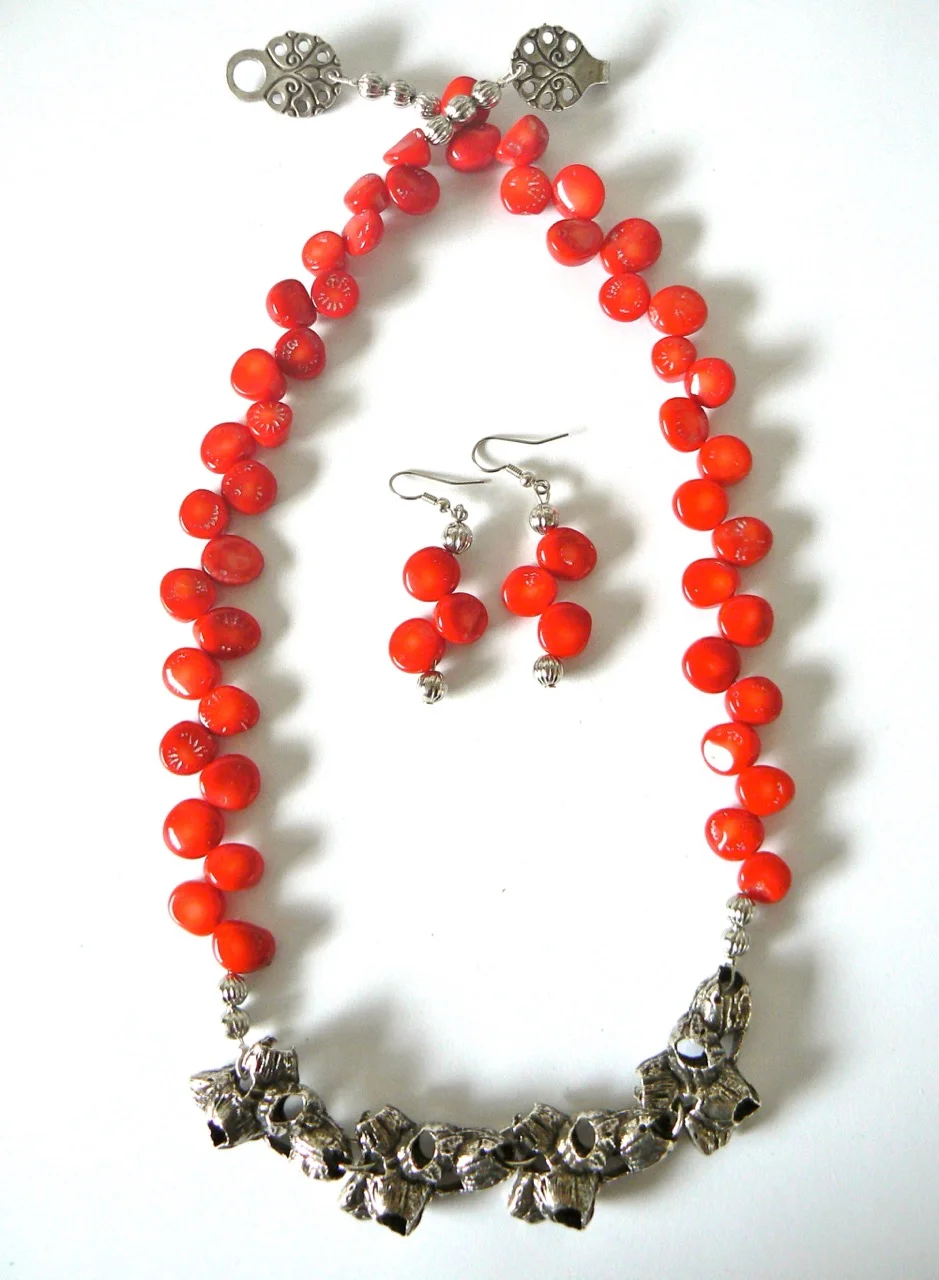 Neckpiece and earring set