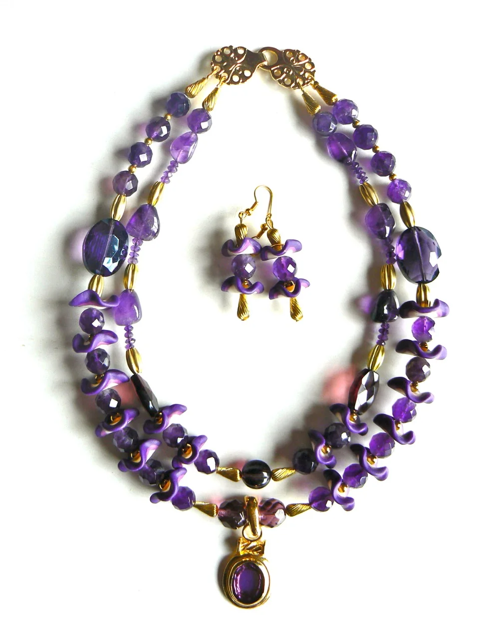 Neckpiece and earring set