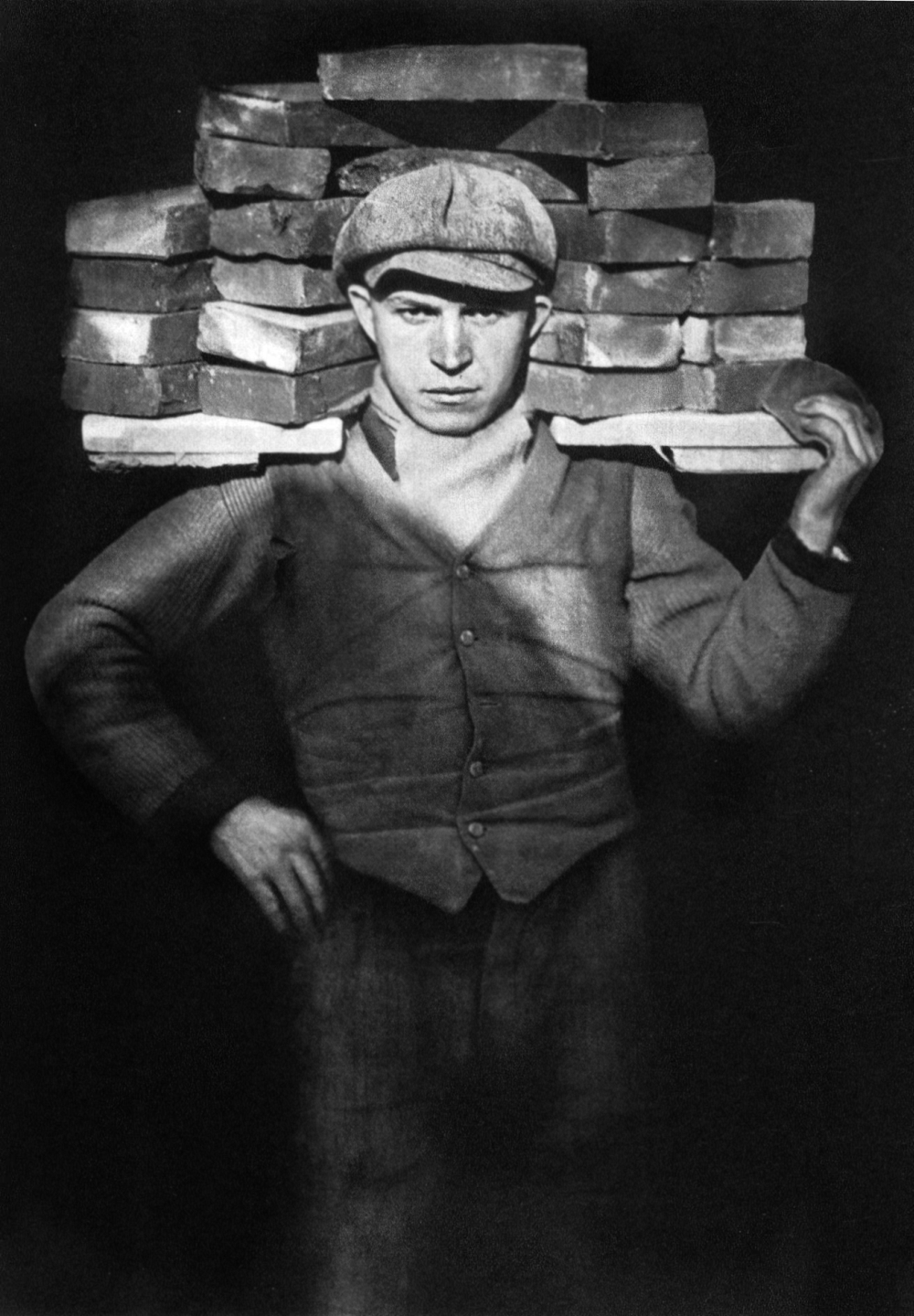 August Sander: Bricklayer, 1928
