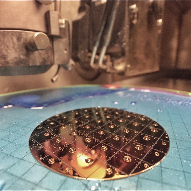 dicing-a-silicon-wafer-with-microwave-circuits-for-mounting-schusterlab_18256982424_o.jpg
