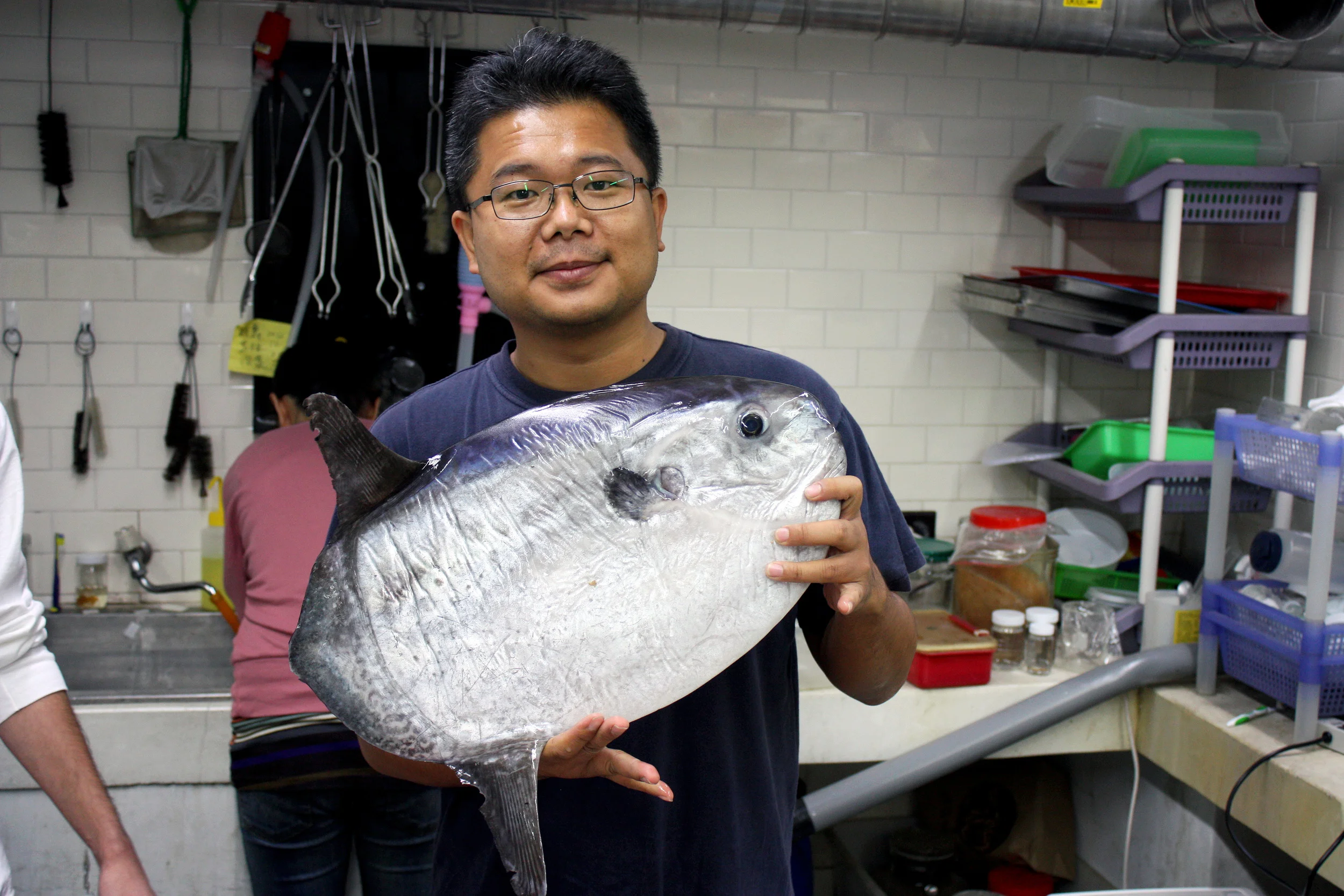 Hans Ho with sunfish (<i>Matsurus lancelets</i>) from Da Xi market