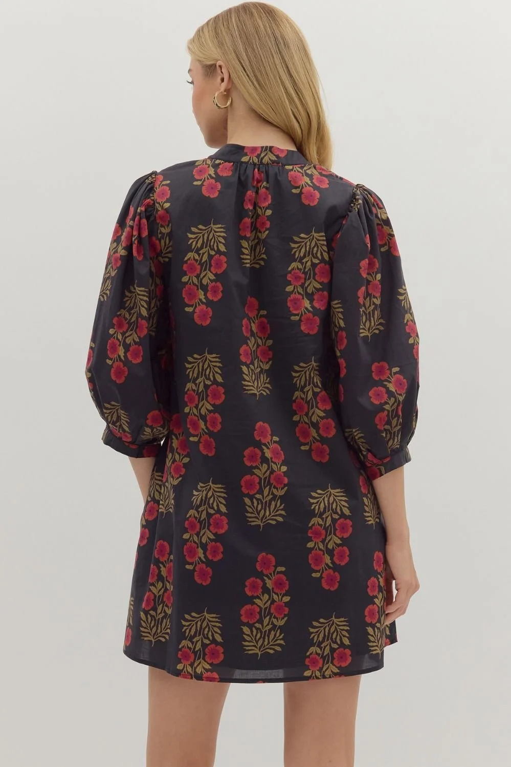 1757250641214_d038e71a-2d09-440d-9aa3-48c130050feb_d88c1d0e-3439-43aa-88bd-b2c7f34a4e22_loviegraceboutique_entroblackfloraldress3.jpg