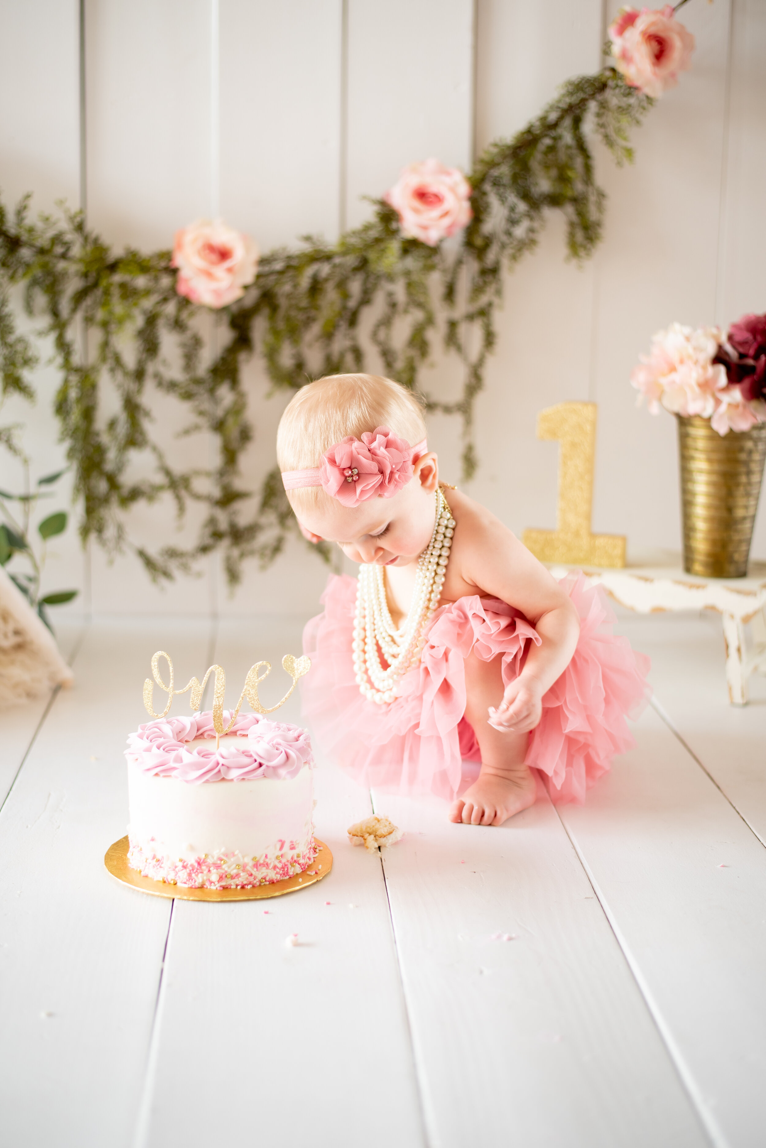 pretty in pink cake smash session