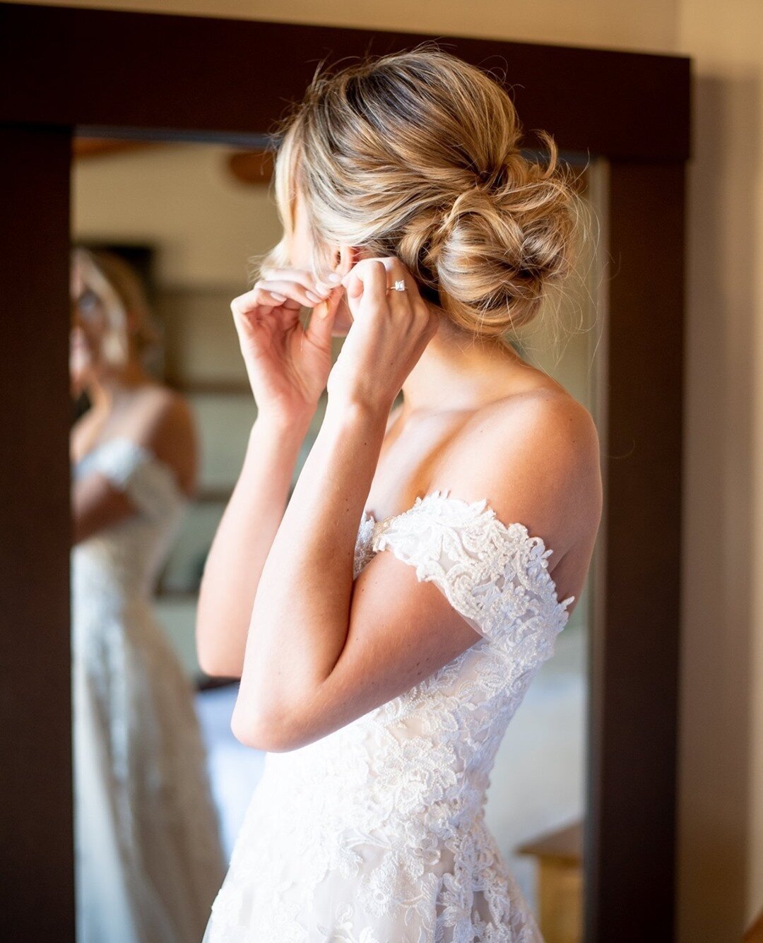 A gorgeous bride with a gorgeous up do and a gorgeous gown! Did I mention how gorgeous she was! :)⁠
⁠
.⁠
.⁠
.⁠
#laurencheriephotogrpahy  #albuquerquephotographer #newmexicophotographer #santafephotographer #rioranchophotographer #love #cherishyourmem