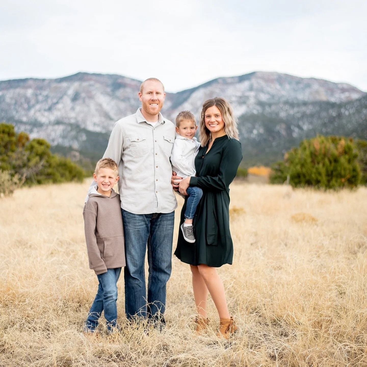 Emily, how we LOVE photographing your sweet family each year! Love seeing how much your boys grow each year! Thank you!! :)

.
.
.
Interested in booking your FAMILY session with us? 
Email for more info!
laurencheriephotography@gmail.com

Gift cards 