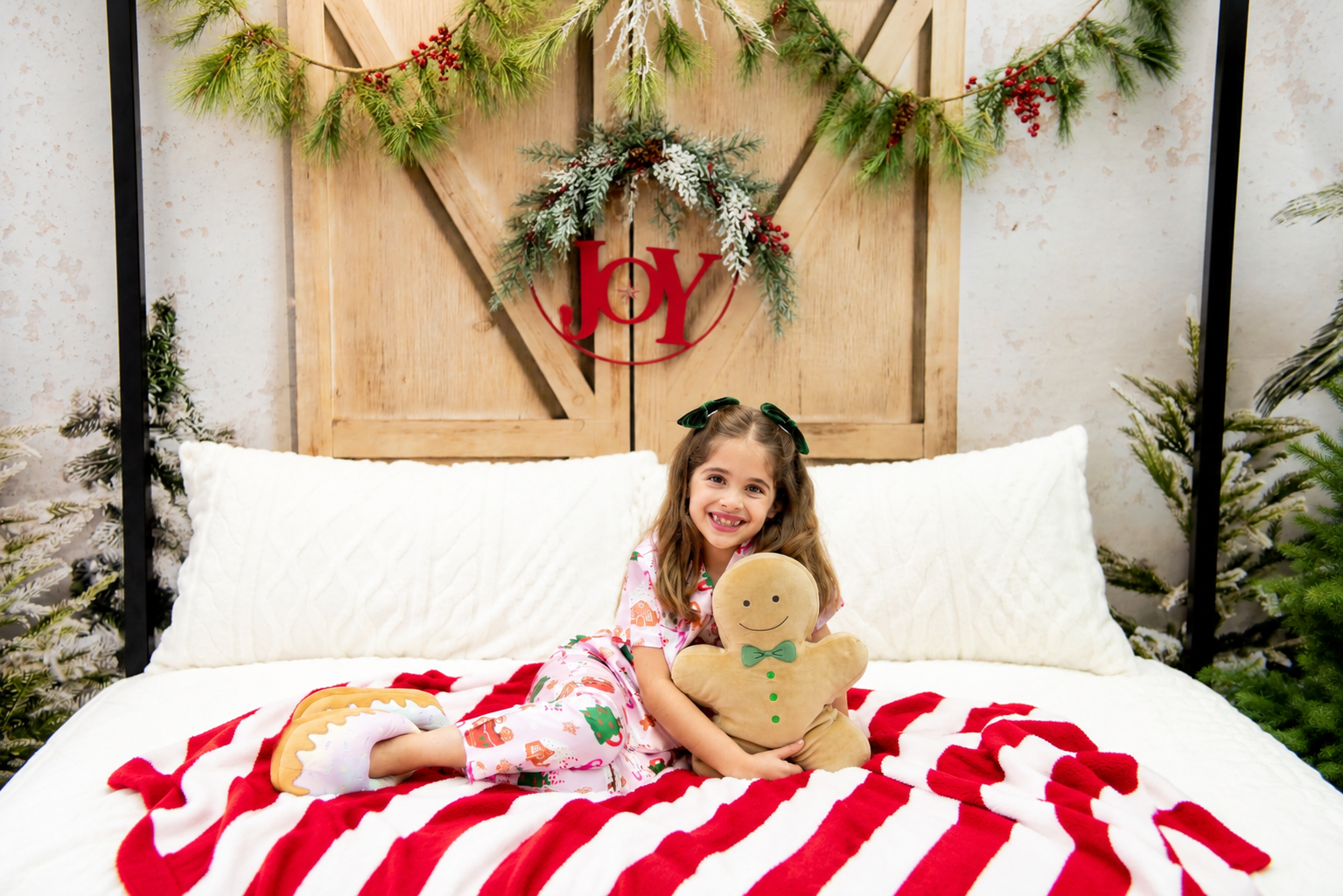 Cozy Gingerbread Christmas Portrait.png