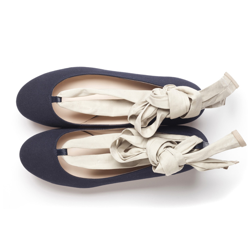 LF0100B Lyla Navy canvas sand TOP.jpg