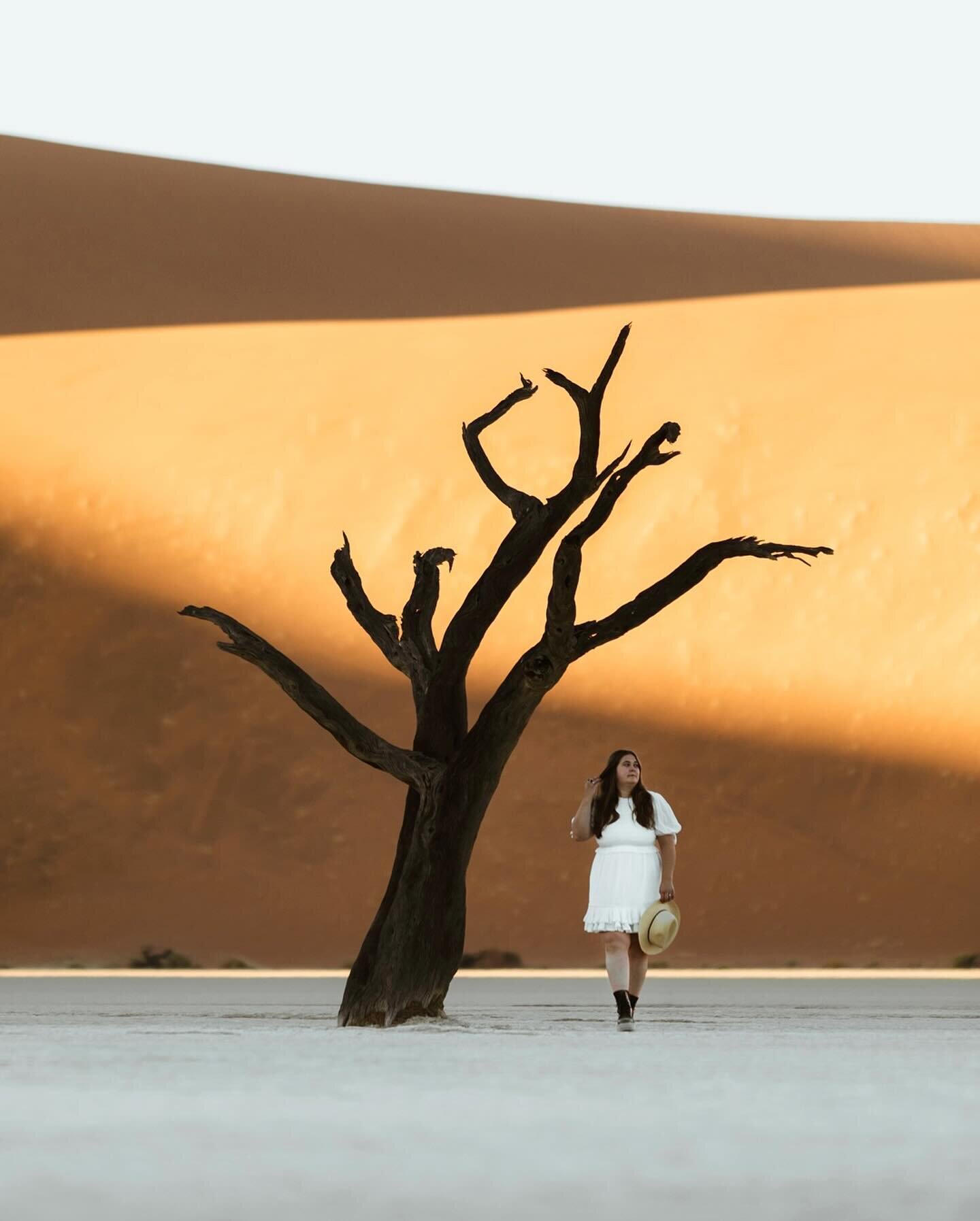 Days in the salt pans. Sossusvlei has to be up there with one of the most incredible places. Scorched ancient trees, towering waves of sand and roads full of land cruisers 🇳🇦