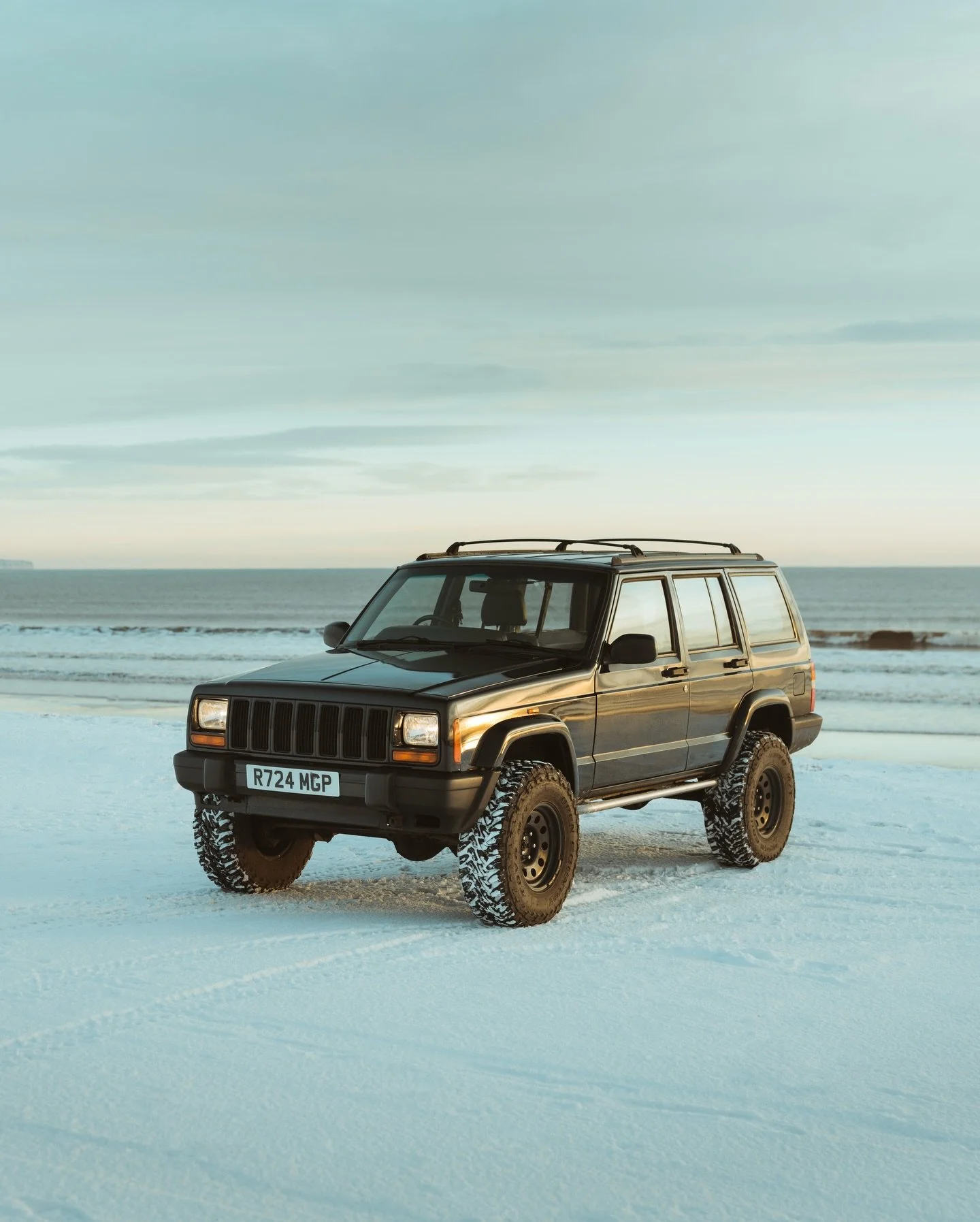 Beach days but just a little colder 

#jeep #snow #cherokeexj #yorkshire #automotive