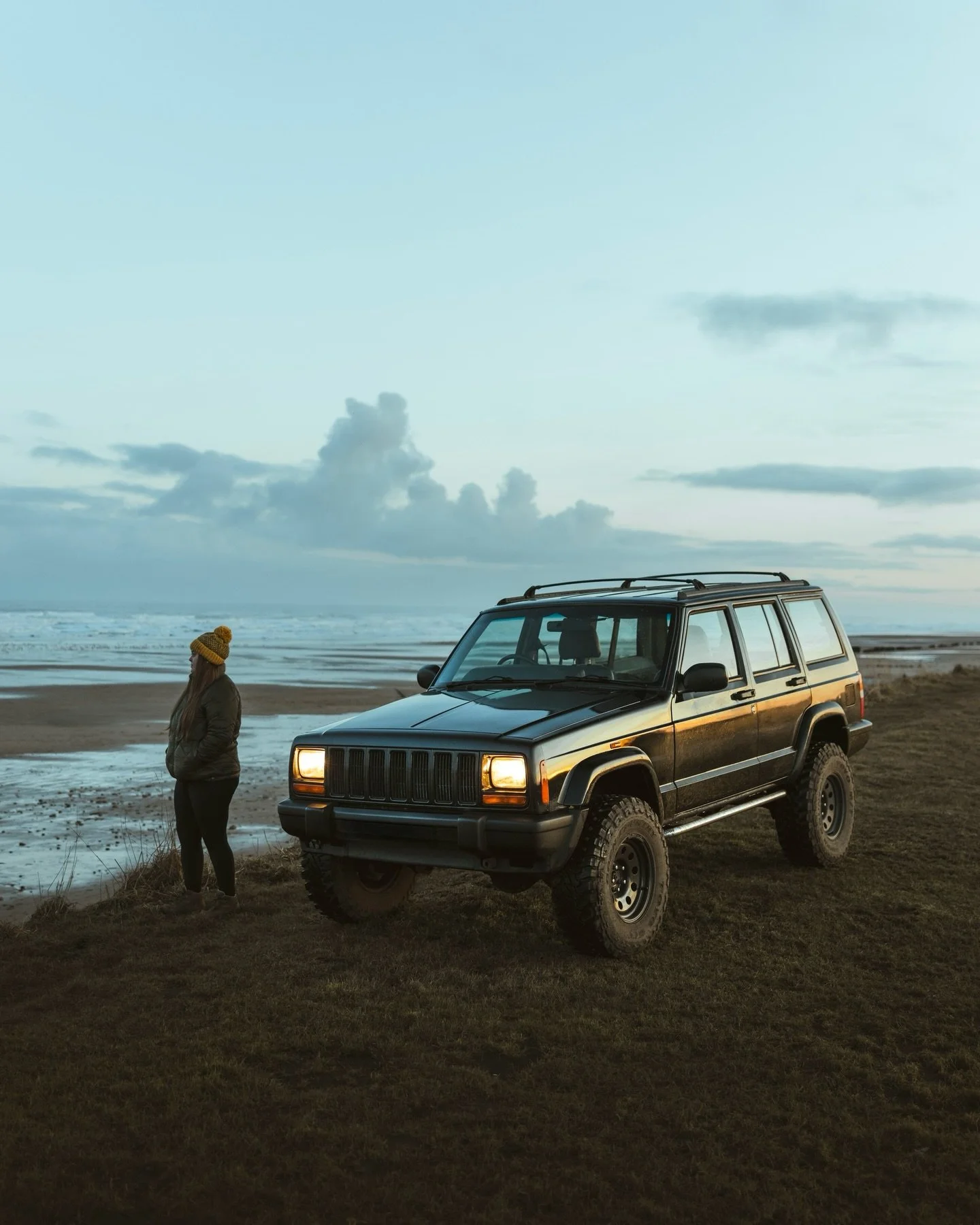 Drive out to the coast. Can&rsquo;t wait to break away from those 4pm sunsets. 

#jeep #cherokee #cherokeexj #4x4 #coast