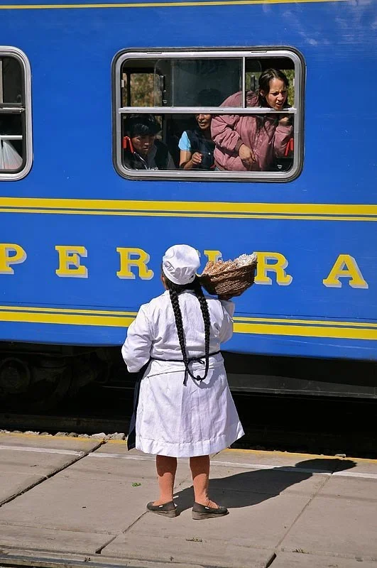 Selling-bread-Train-F.jpg