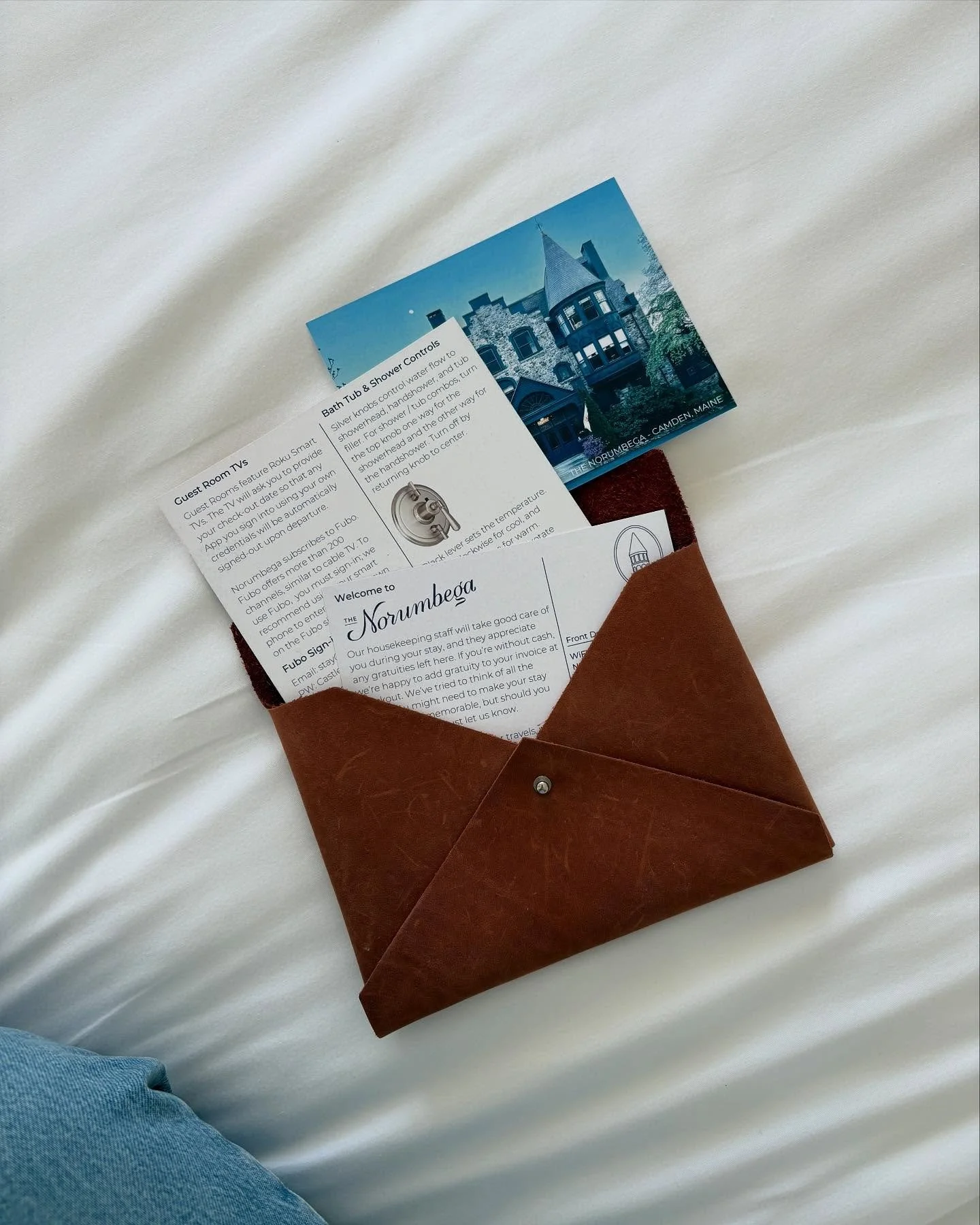 24 hours in Midcoast Maine 🥹 so much more to see as things are just starting to open up for the season. Glad we got to stay @norumbega in Camden, a b&amp;b in a renovated castle, it&rsquo;s magical. 

✨ stay @norumbega - w/ a chef curated breakfast 