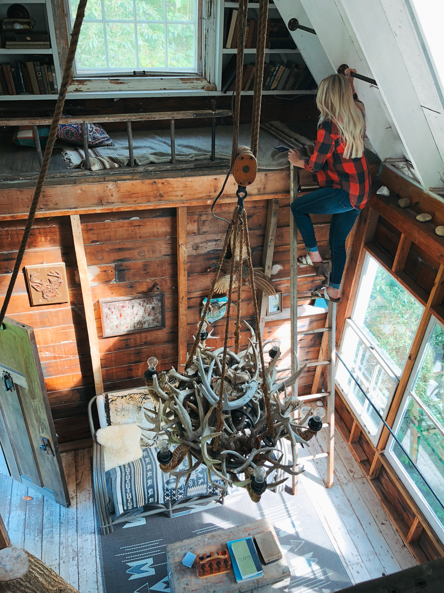 treehouse_masters_glamping_antlers_wandawega.jpg