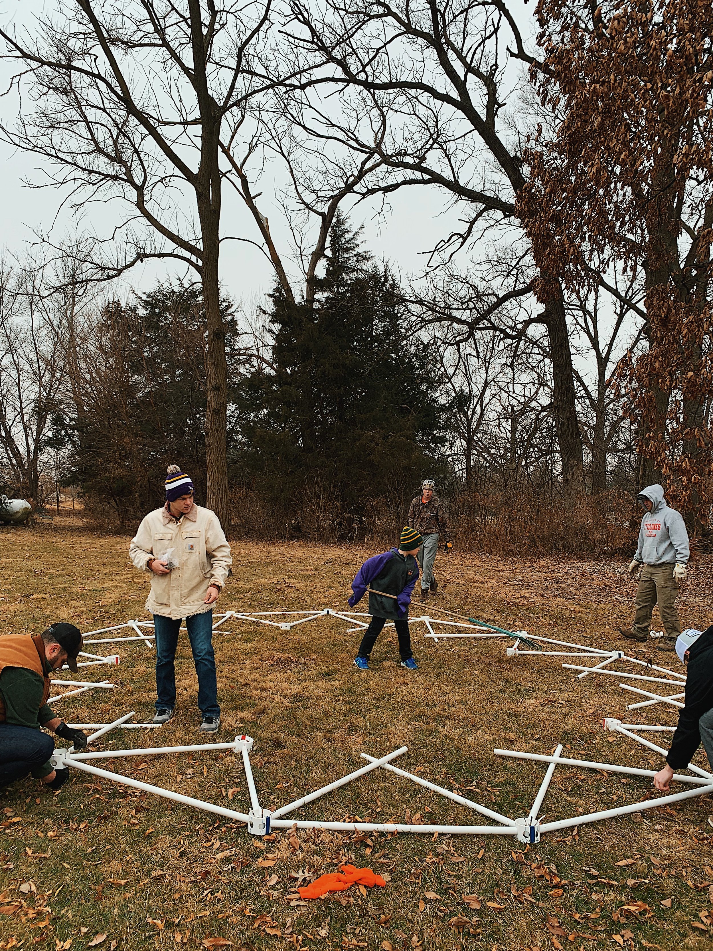 how_to_build_pvc_pipe_igloo_home_2.JPG