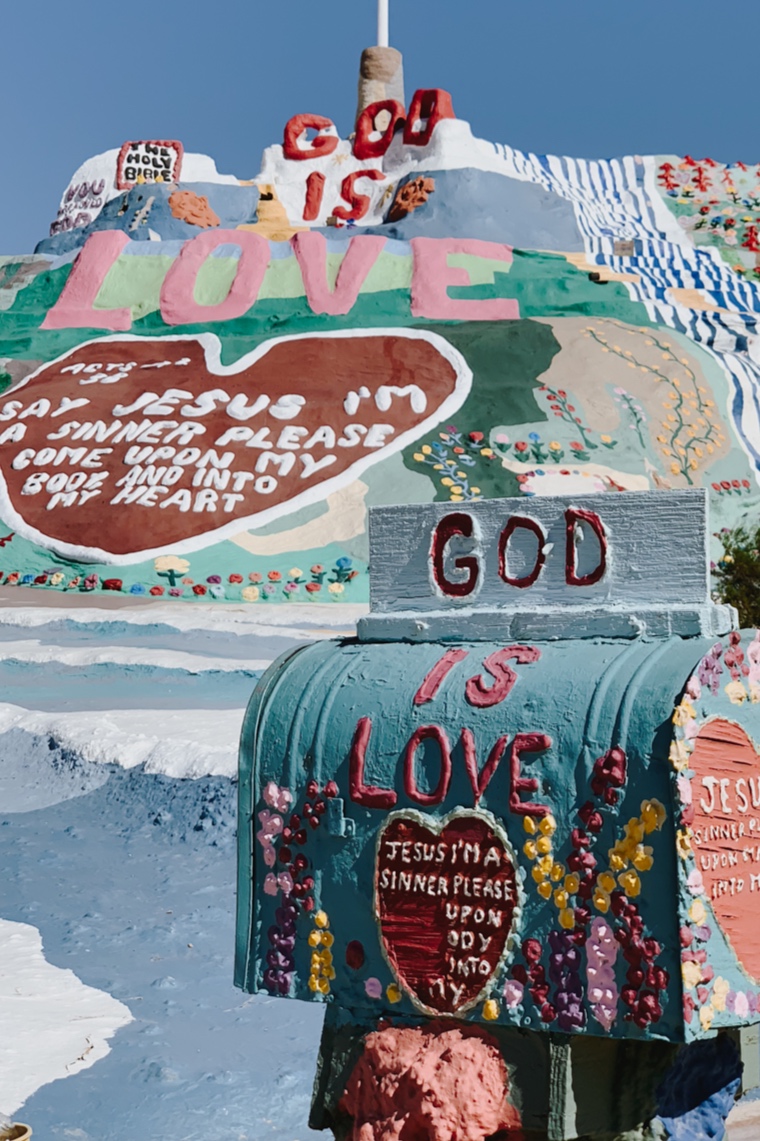 katherine_mendieta_salvation_mountain_leonard_knight.jpg