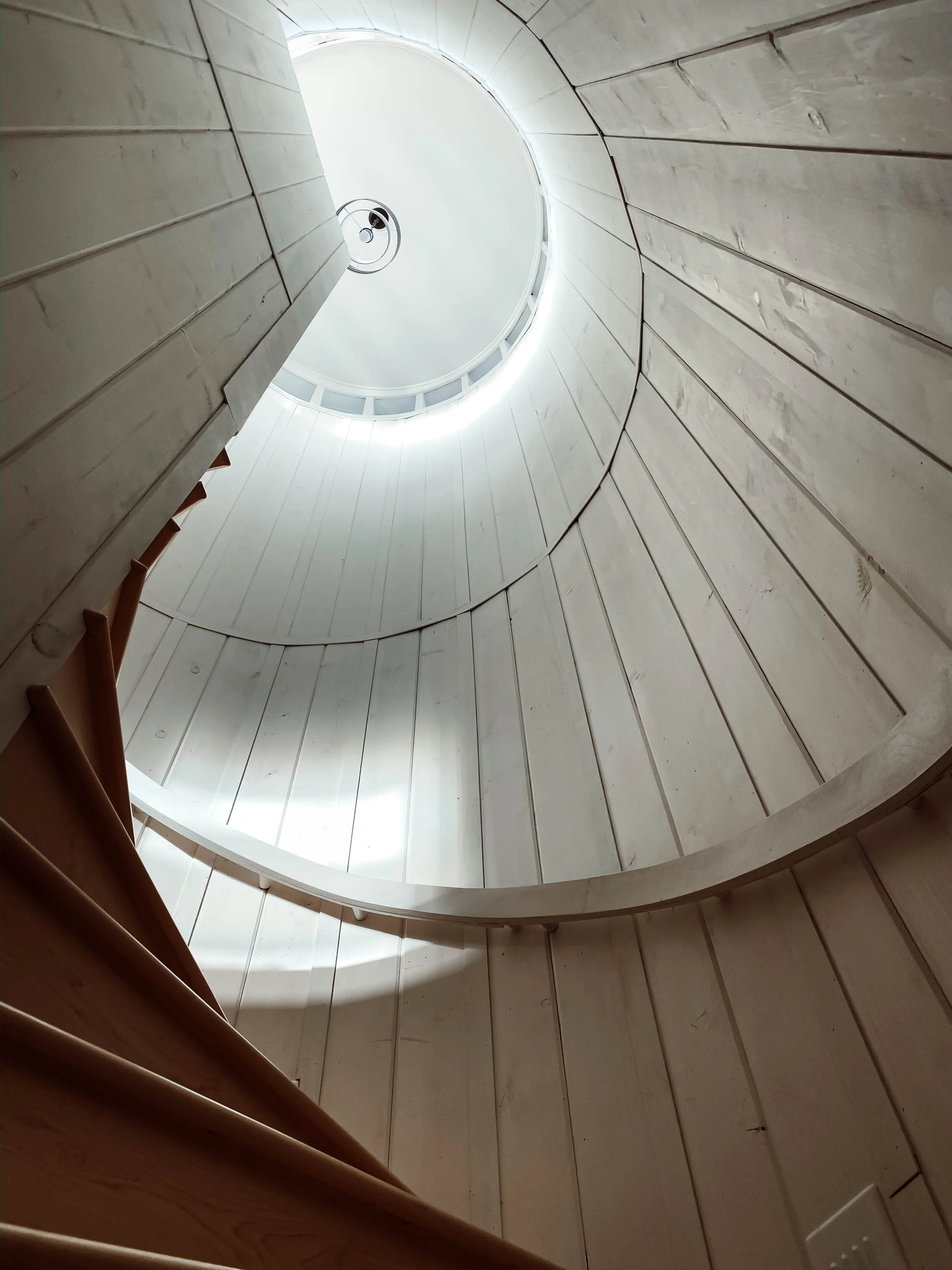 spiral-staircase-candlewood-cabin-woodland-wisconsin.jpg