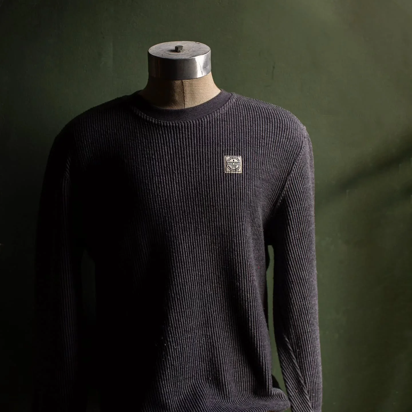 indigo ribbed crew neck.
.
.
.
#meanswear #sweatshirt #sweater #fall #fallstyle #ootd #comfy #indigo #67