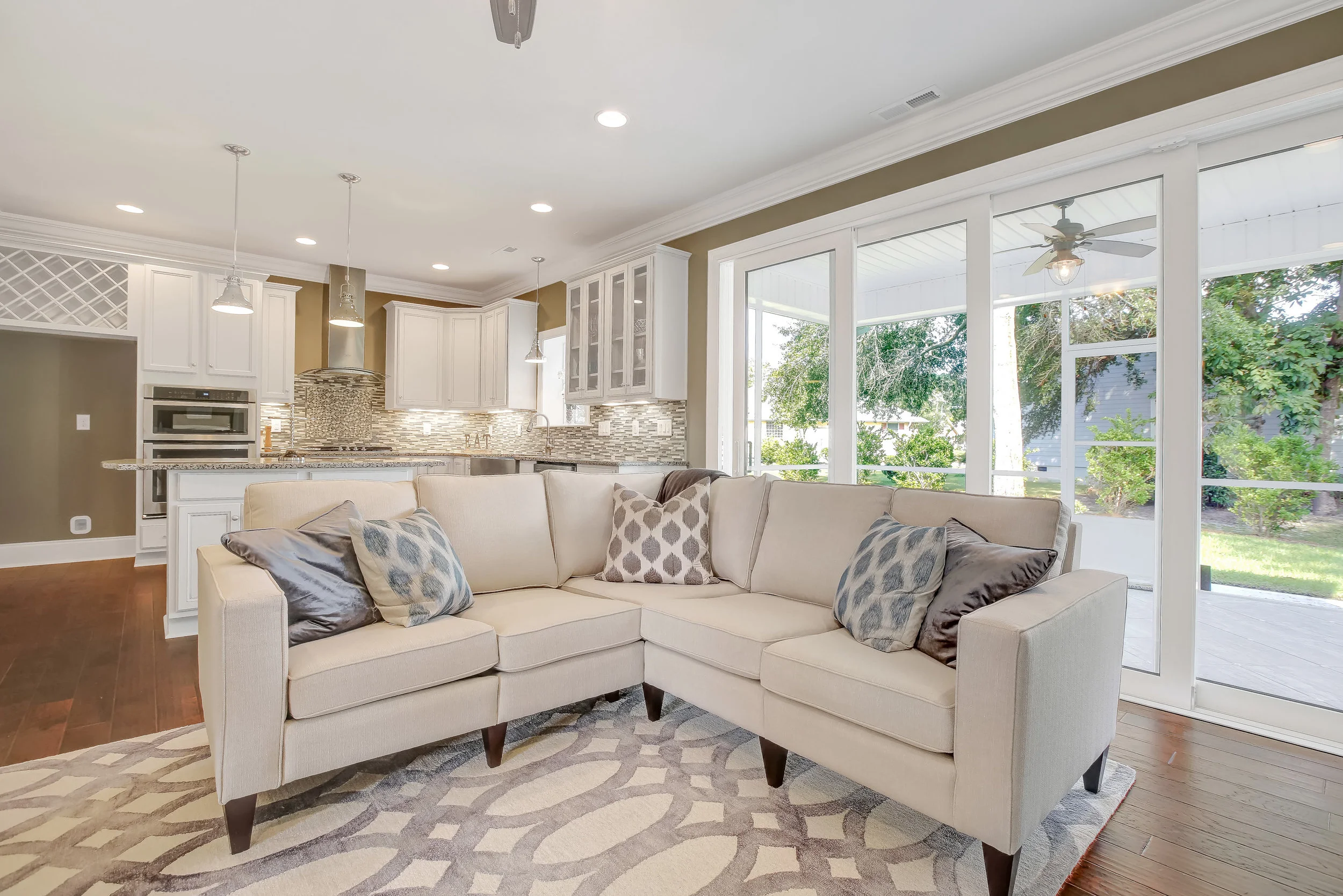 949 Forest Pointe Living Area-06.JPG