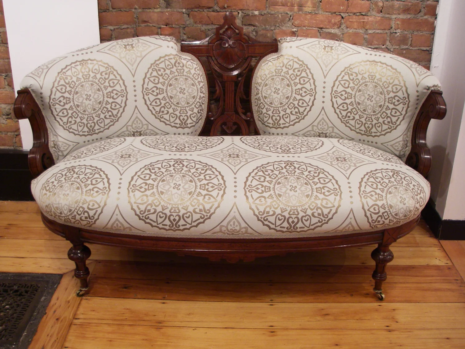 Sew-Many-Things_Upholstery_11062005032626.jpg