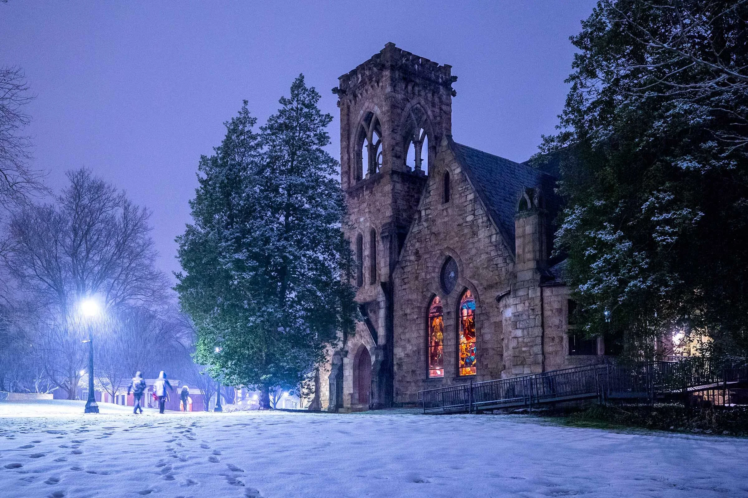 chapel_light_snow_ss_02.jpg