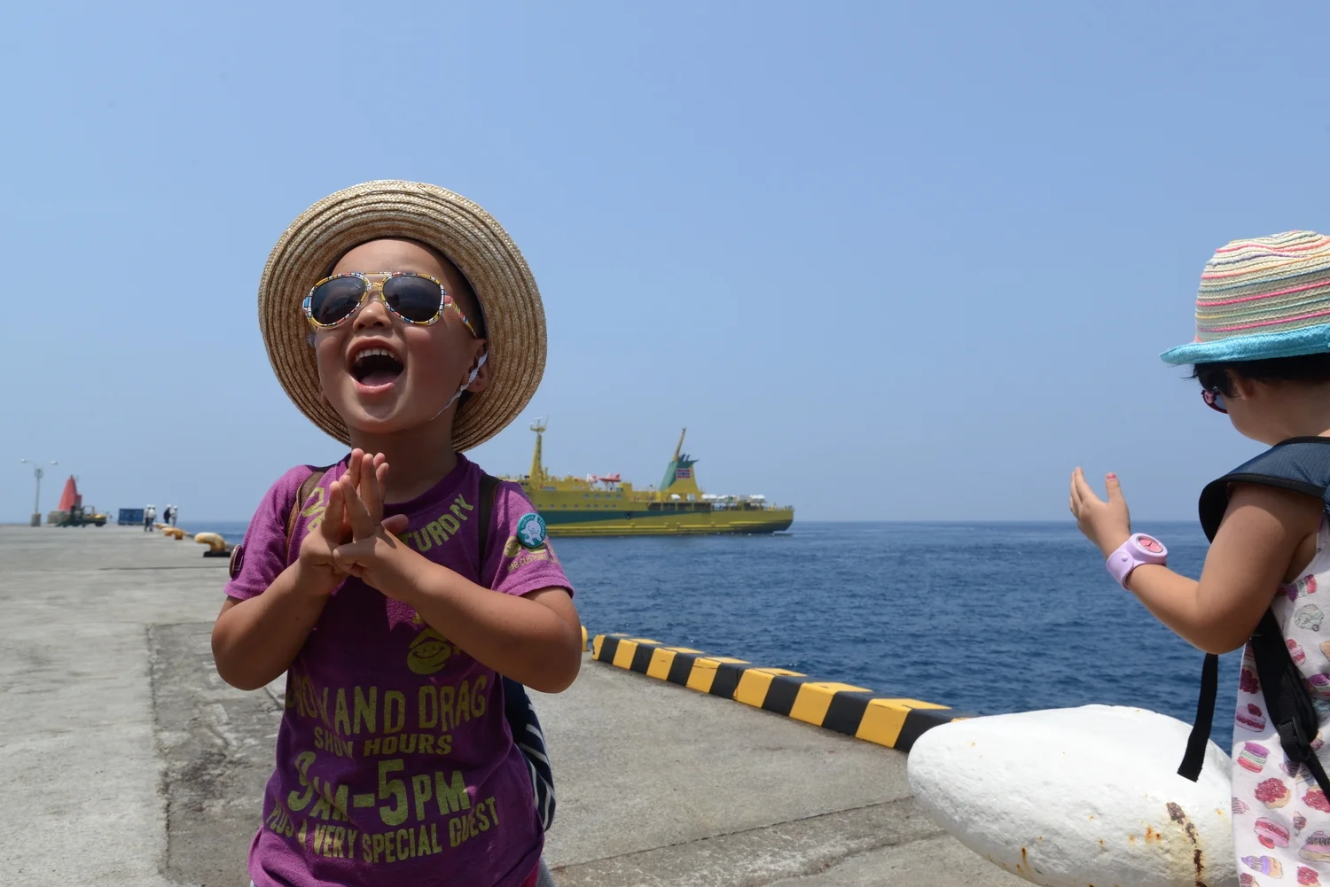 Kou, 6 y/o, shows his 120 % smile after he encountered with wild dolphins at Mikura Island July, 2014. 6歳になるコウが野生のイルカと泳いだ後、最高の笑顔を見せてくれた。2014年7月御蔵島にて。