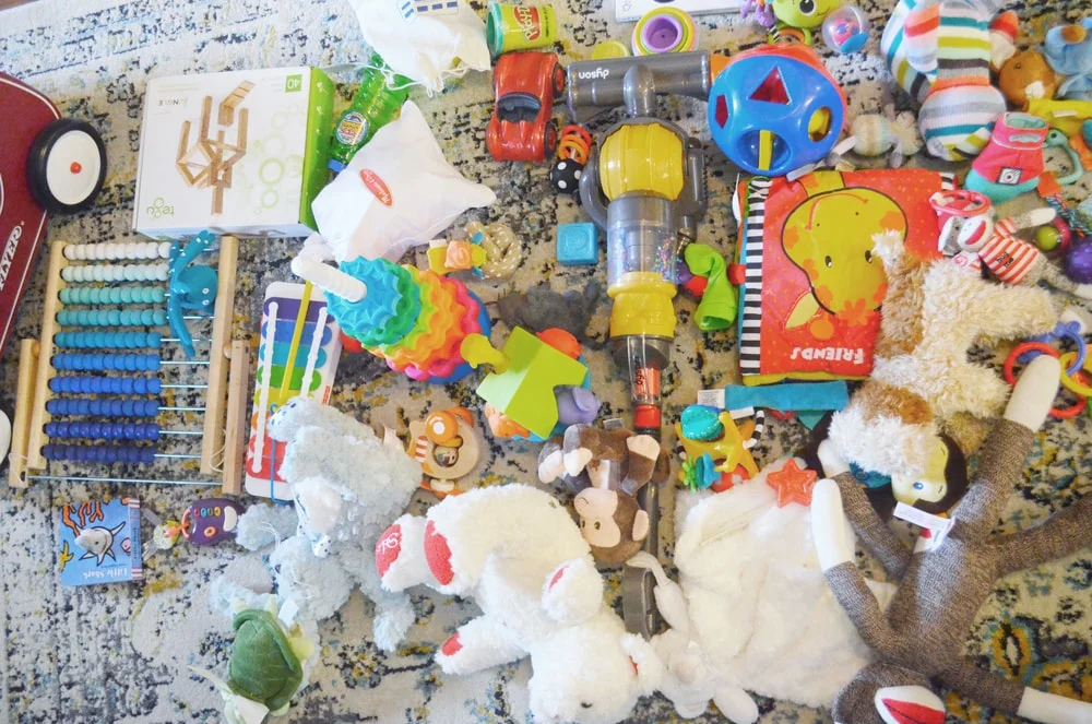 How+To+Organize+Your+Toys+Using+A+Toy+Rotation+System+_+Momma+Society-The+Community+of+Modern+Moms+_+www.MommaSociety (1)-min.jpg