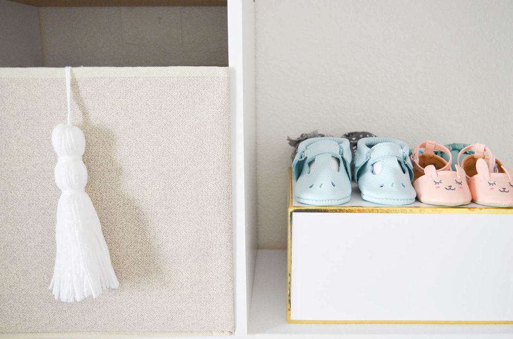 Yarn+Tassel+Storage+Bins+DIY+_+Under+$2+and+simple!+_+How+to+make+a+yarn+tassel+_+Baby+Closet.jpg