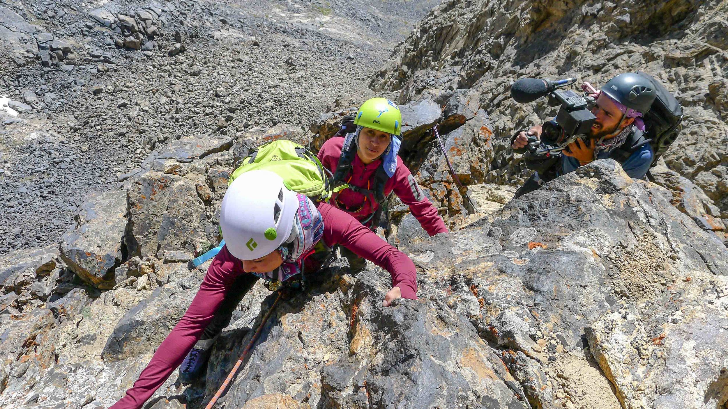 afghan_women_climb_10.jpg