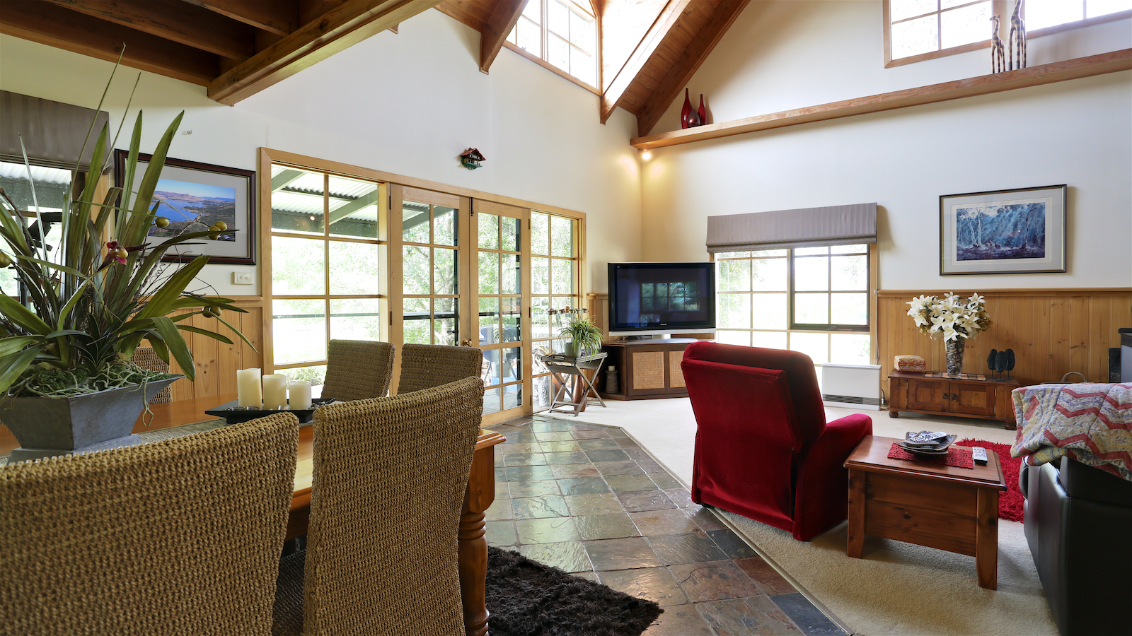 Although this HDR provides a well exposed indoor scene, the outdoors is very much over exposed.