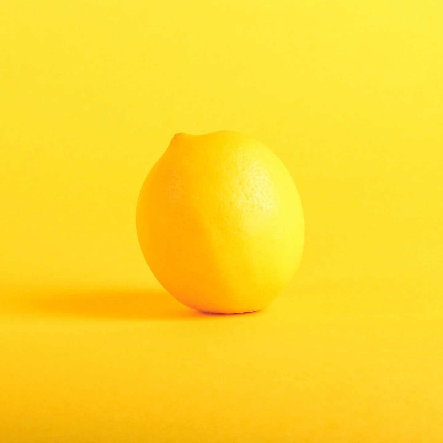 [&nbsp;JAUNE&nbsp;] #stimulant 

Jaune imp&eacute;rial, jaune moutarde, ou topaze: plongez dans le champ chromatique jaune! D&eacute;couvrez la couleur jaune, ses nuances, son histoire, sa symbolique et ses significations. 

Cr&eacute;dits: @unsplash