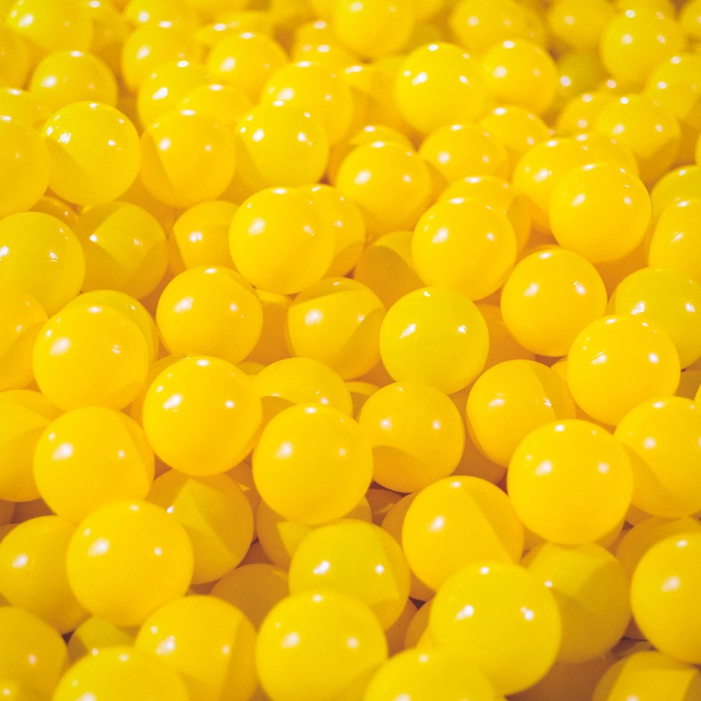 [&nbsp;JAUNE&nbsp;] #cr&eacute;atif 

Jaune imp&eacute;rial, jaune moutarde, ou topaze: plongez dans le champ chromatique jaune! D&eacute;couvrez la couleur jaune, ses nuances, son histoire, sa symbolique et ses significations. 

Cr&eacute;dits: @uns