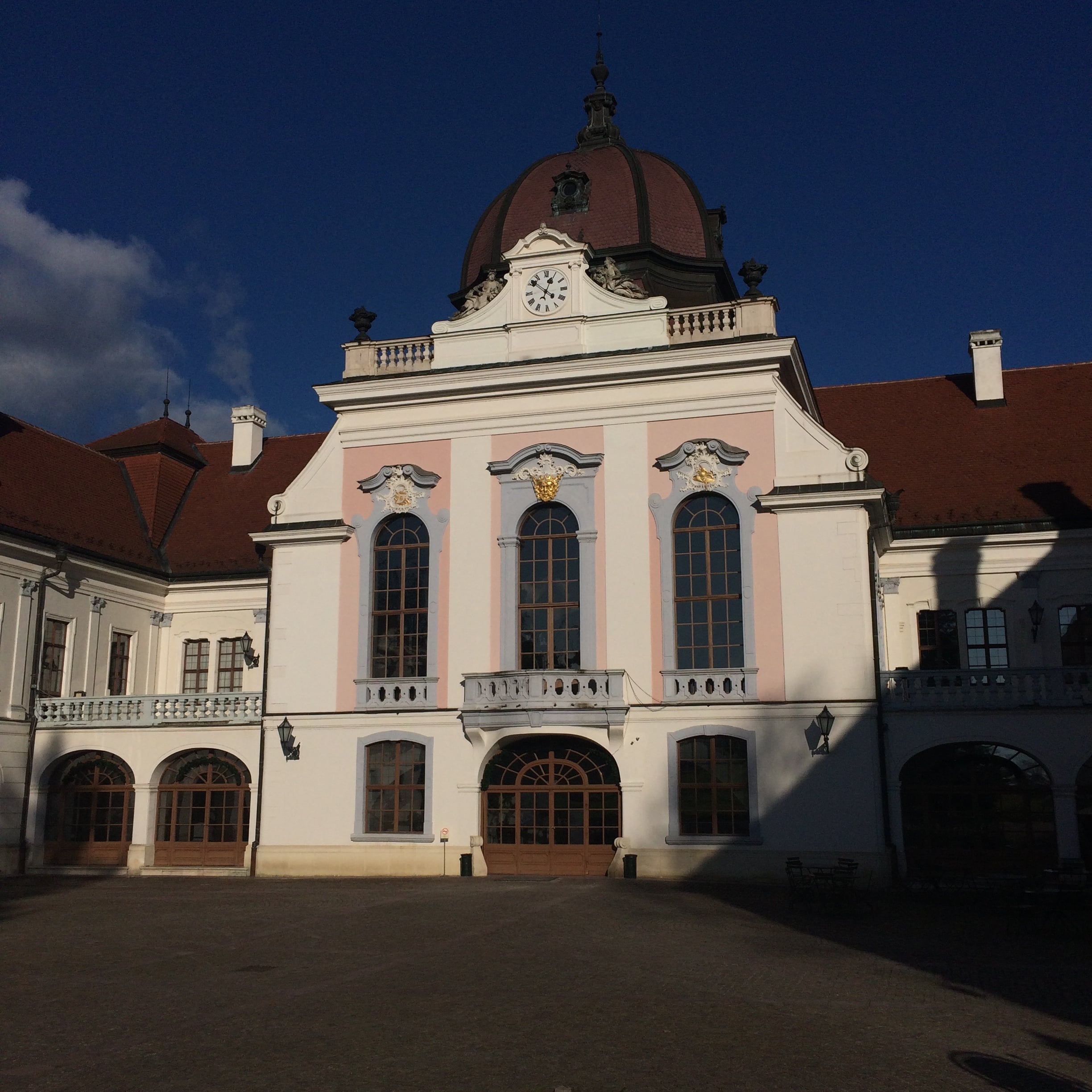 Gödöllő Le Versailles Hongrois Et Son Parc Pet Friendly