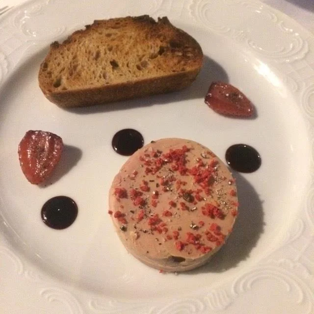 Le chef Clément Leroy nous a fait déguster son succulent Foie gras de canard confit, fraise et graines de paradis