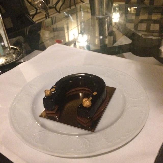 Etre à Chantilly sans déguster un Fer à cheval tout chocolat et praline...signé Clément Leroy , pure régal!