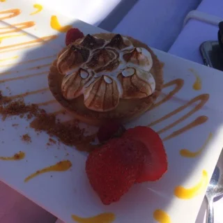 Tarte au citron meringué...et ses fraises.