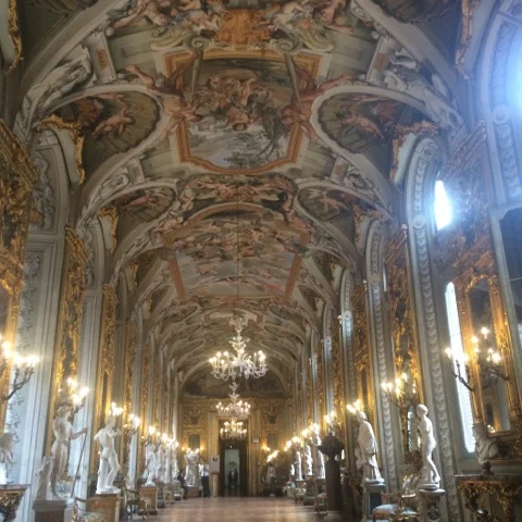 PETITE ...ET SUBLIME GALERIE DES GLACES DU PALAZZO DORIA PAMPHILJ