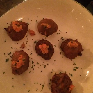 ARACINI DE BERENJENAS , SALSA DE TOMATE CASERA Y ALBAHACA; RESTAURANT DRAY MARTINA .