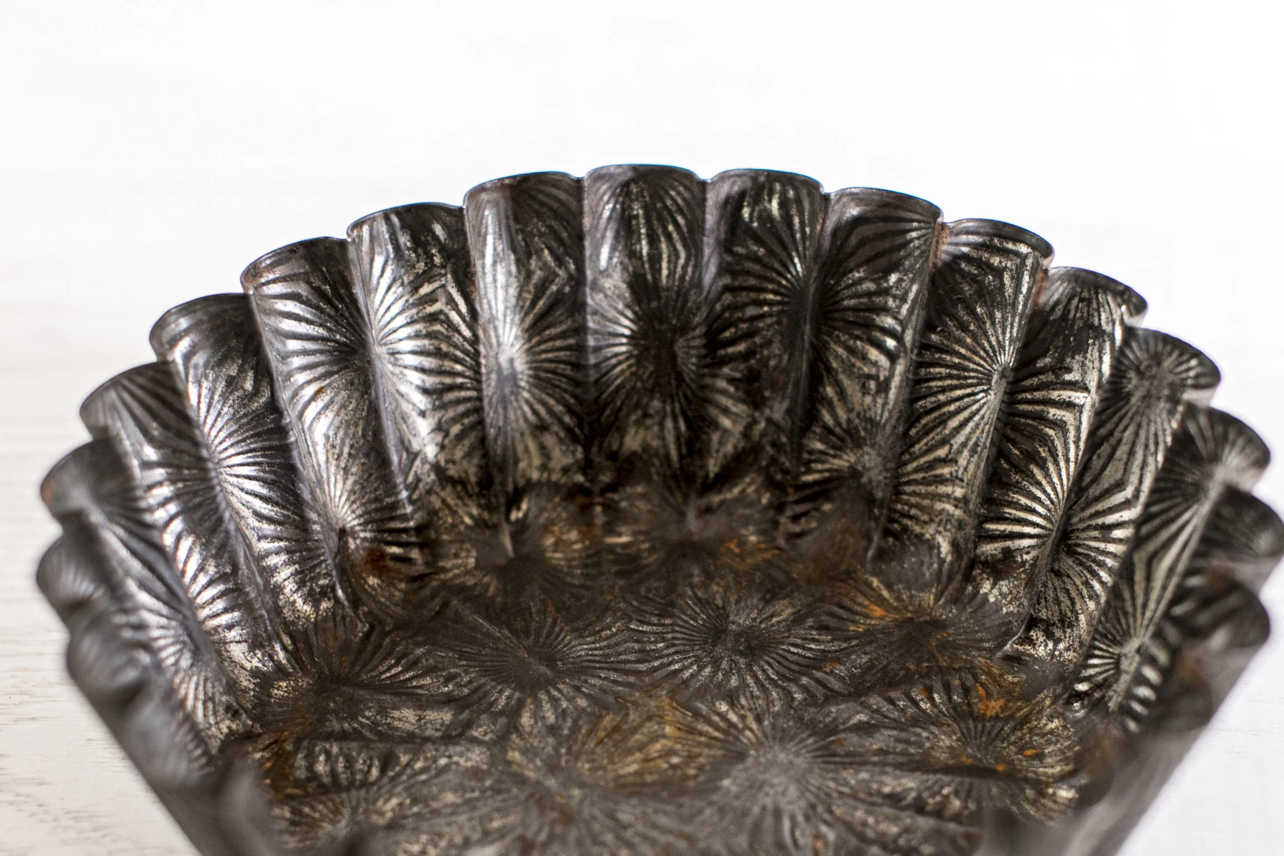 Vintage Fluted Starburst Baking Tin by heirloomed