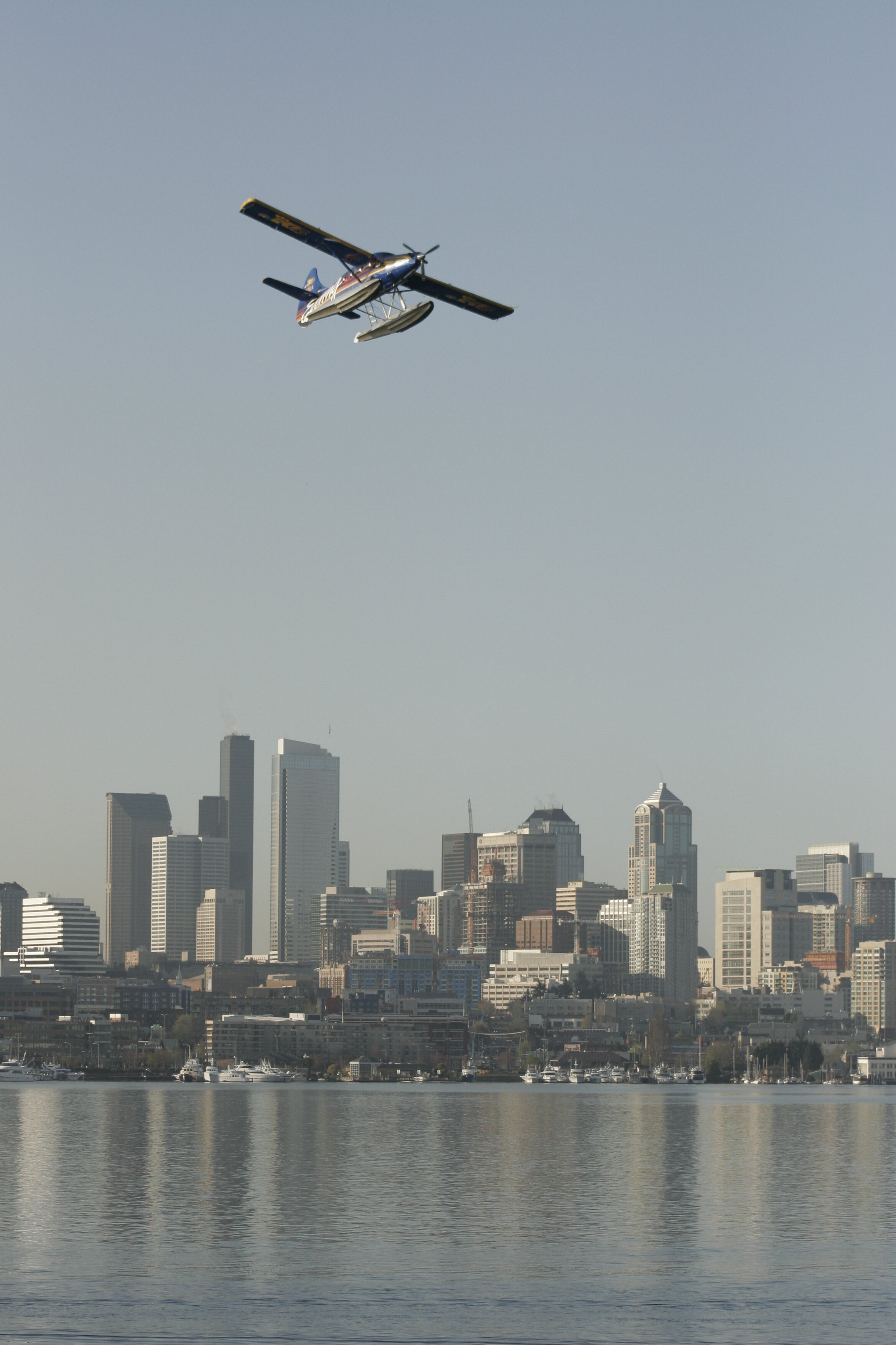 Seaplane over Lake Union from Gasworks Park - Seattle