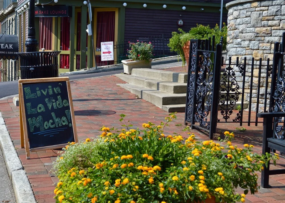CINCINNATI'S BOW TIE CAFE