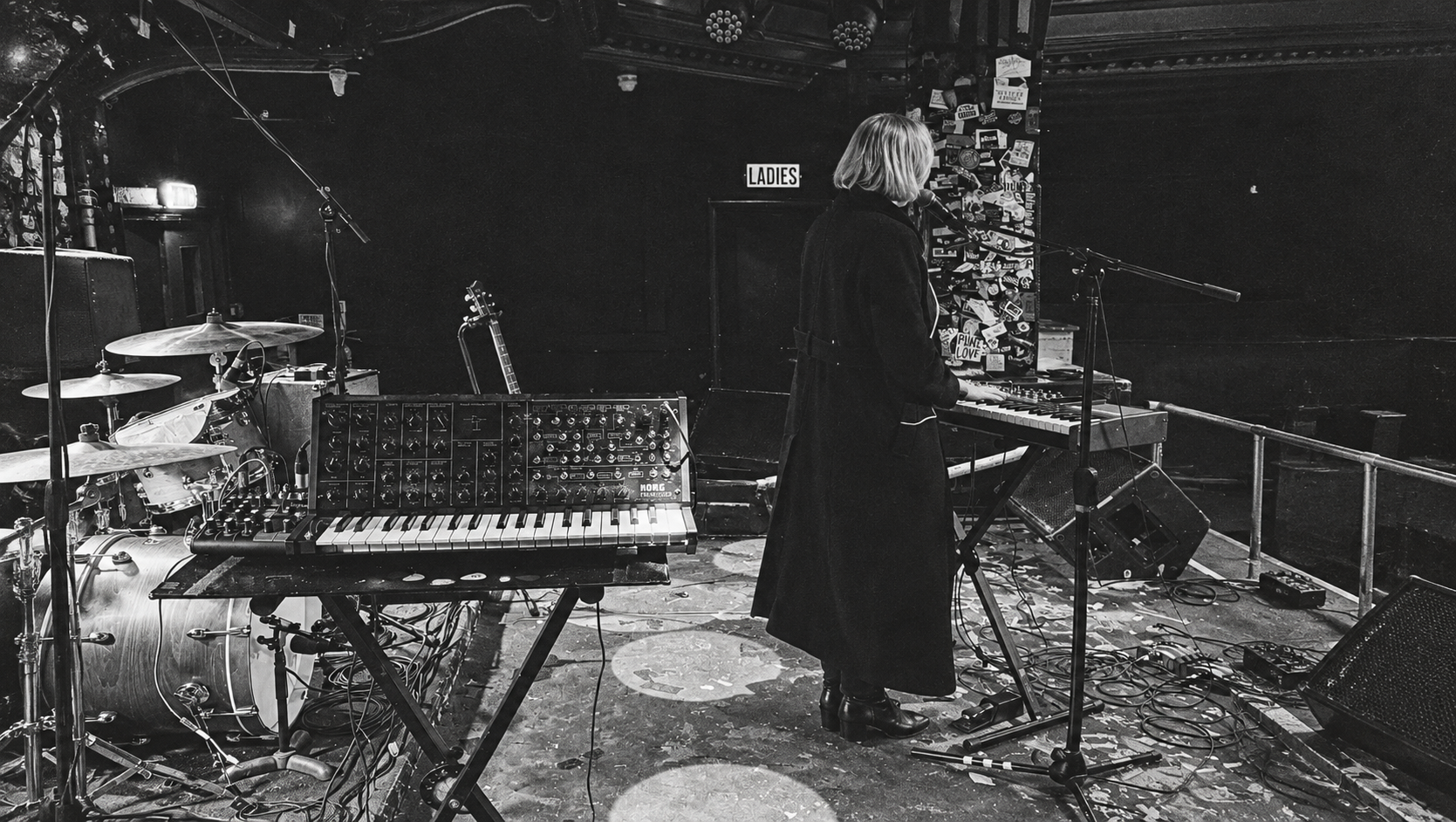 Gritty Monochrome Club Performance.png