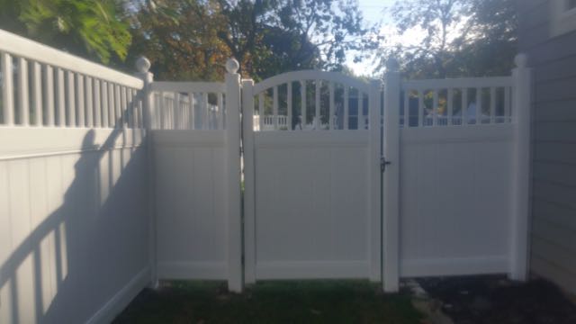 PVC PolyVinyl Fence 20160930_093349.jpg