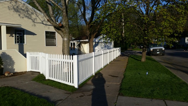 PolyVinyl Fence 20170503_070415.jpg