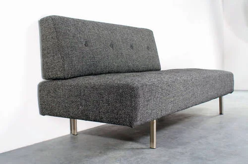 Model 169 was available with or without back support and cushions. Photo Studio1900 - Vintage design furniture