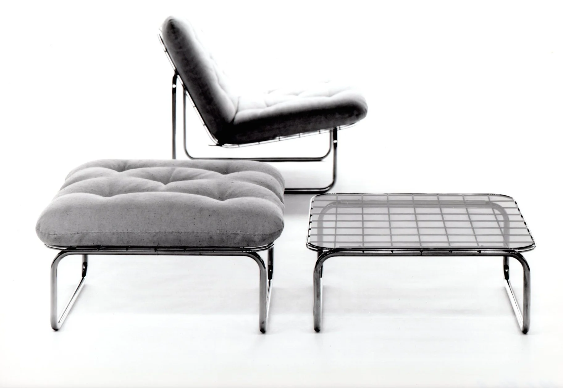 Table T856, hocker P656. Photo Frans Grummer