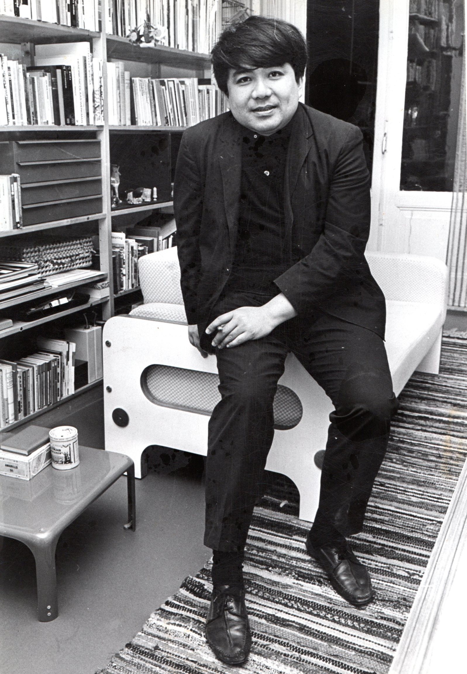 With sofa 115 in his living room. 1966
