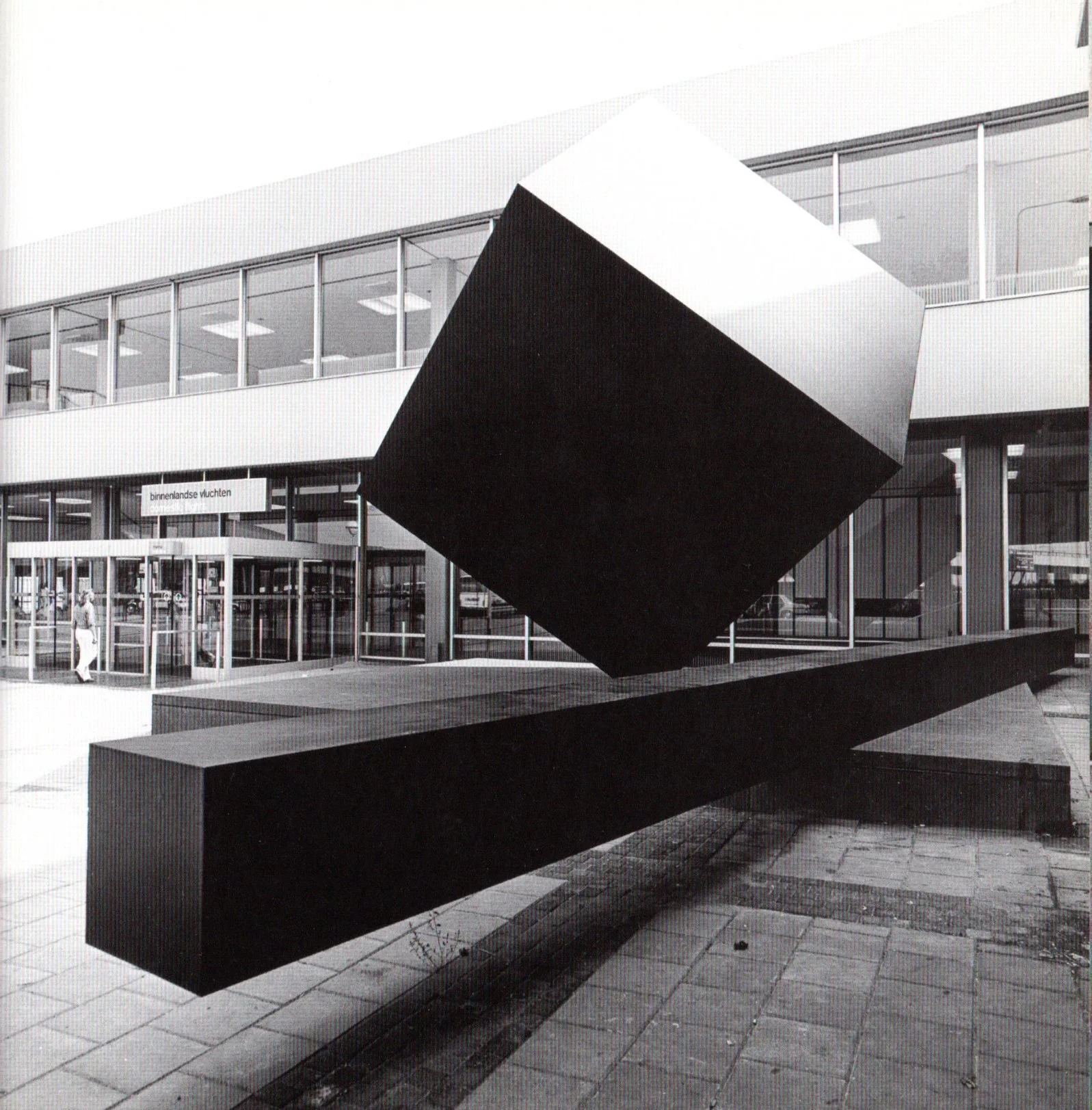 Sculpture designed by Kho Liang Ie. Photo Jan Versnel