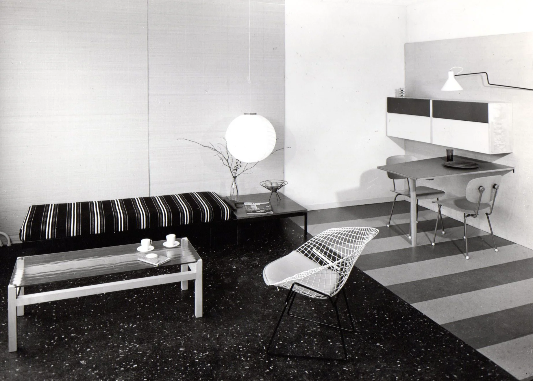 Model home in Corversbos apartment building. Table Lageveen under the lamp, table Langerak on the left. Photo Jan Versnel
