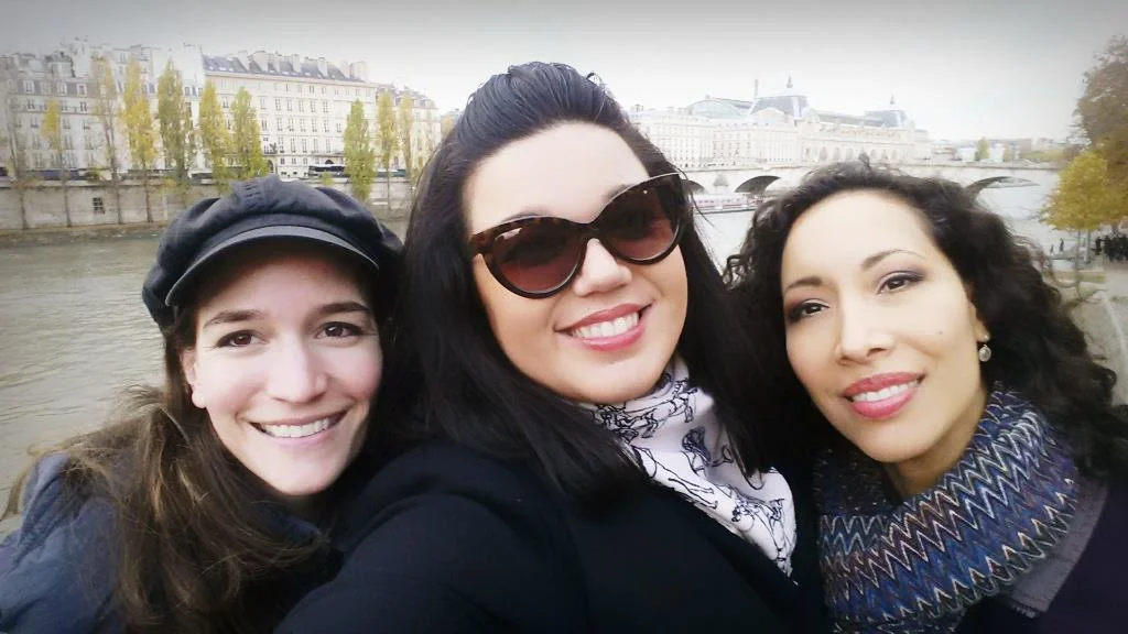 American Girls in Paris, mais oui! (Kate Lindsey & Nicole Cabell)